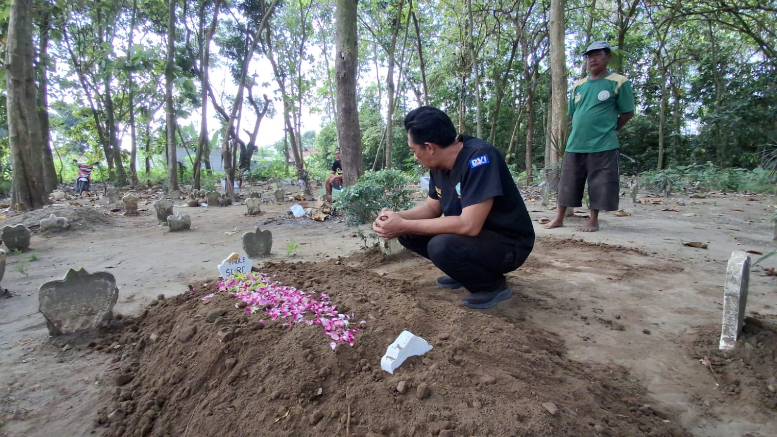 Jasad Bayi Diduga Dibuang ke Sungai Brantas Tulungagung Dimakamkan, Polisi Terus Buru Pelaku