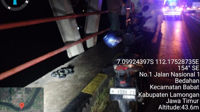 Geger , Sepeda Motor Tanpa Pemilik Ditemukan Terparkir di Atas Jembatan Babat Lamongan