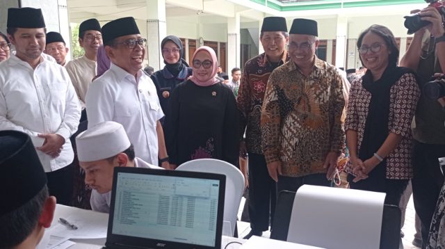 Dua Menteri Hadir dalam Pemeriksaan Kesehatan Gratis di Ponpes Al Falah Ploso Mojo Kediri
