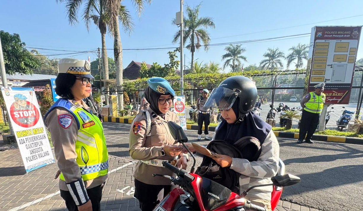 Operasi Patuh Semeru 2025, Ratusan Personel Polres Malang Tak Luput dari Pemeriksaan SIM dan STNK