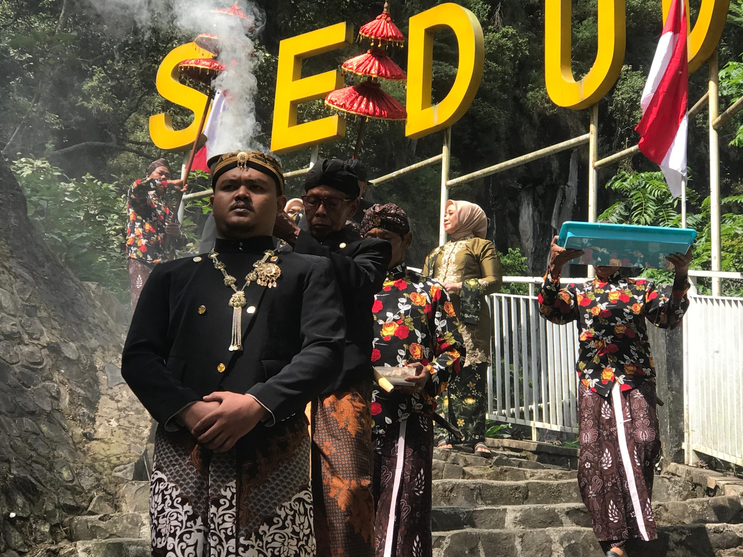 Bulan Suro Berakhir, Air Terjun Sedudo Tetap jadi Magnet Awet Muda dan Budaya