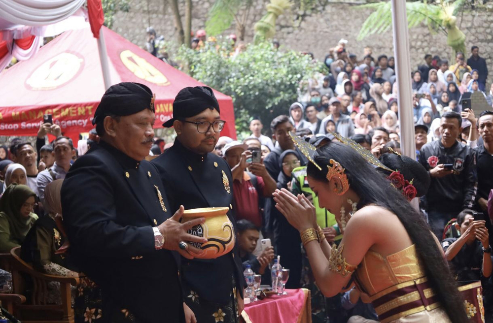 Melihat Lebih Dekat Kesakralan Siraman Sedudo Tradisi Kuno Kabupaten Nganjuk