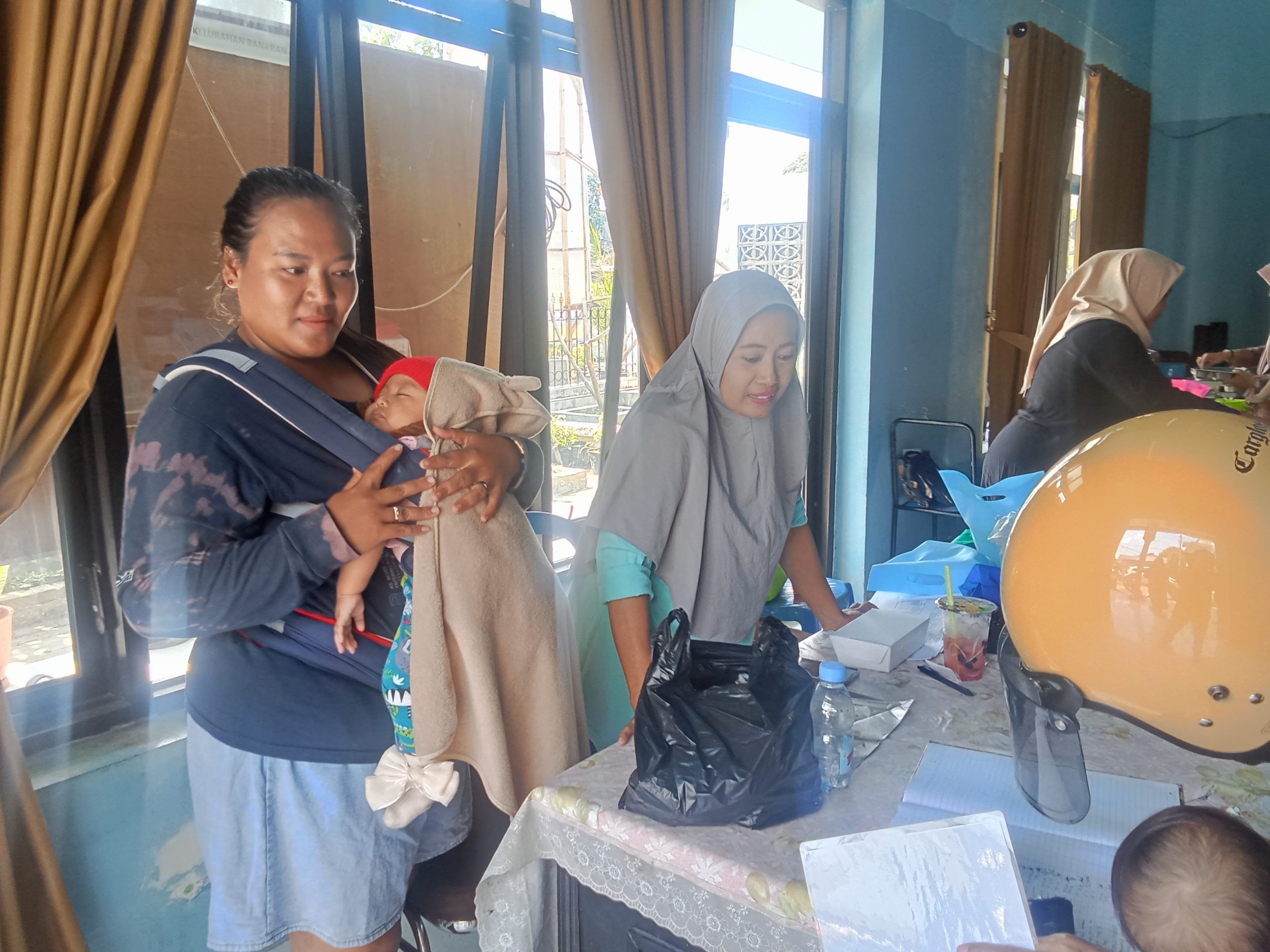 Sebanyak 52 Paket Makanan Bergizi Dibagikan untuk Ibu Hamil, Menyusui, dan Balita di Kecamatan Pesantren