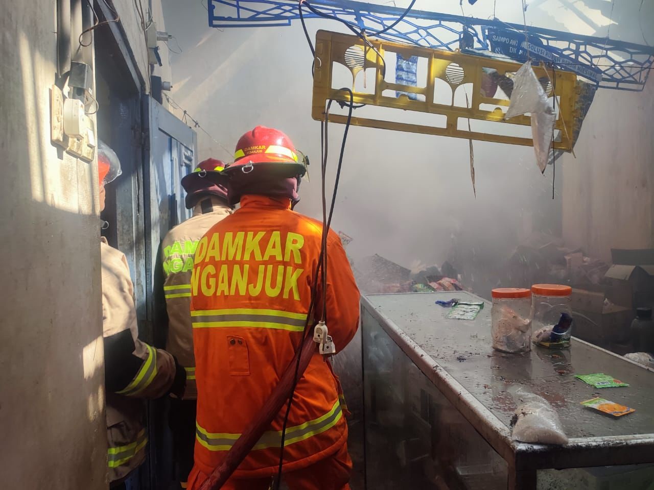 Kebakaran Hanguskan Dua Ruko di Pasar Mungkung Nganjuk, Kerugian Capai Rp150 Juta