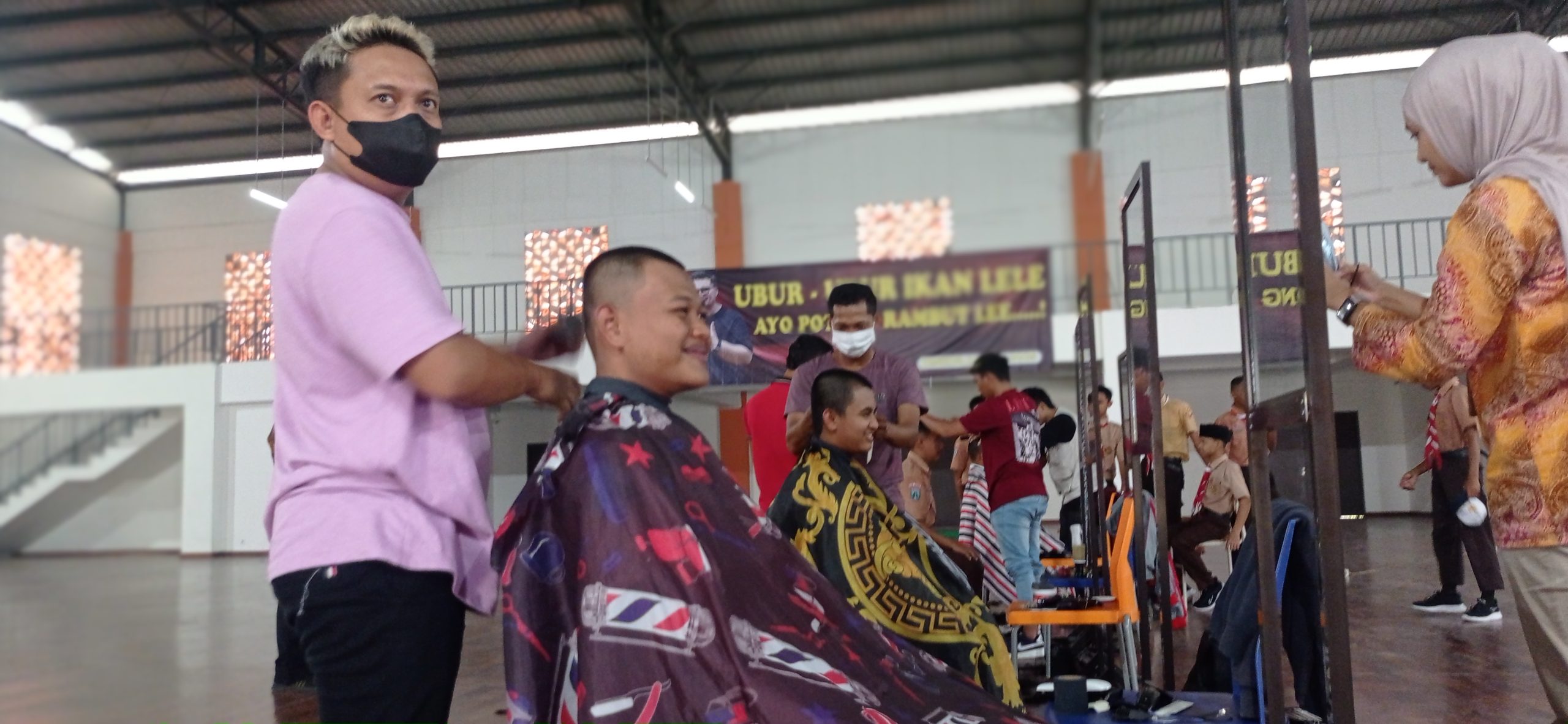 Pemotong Rambut Binaan Dinsos Secara Berkala Akan Potong Rambut Siswa SRMA Kabupaten Kediri