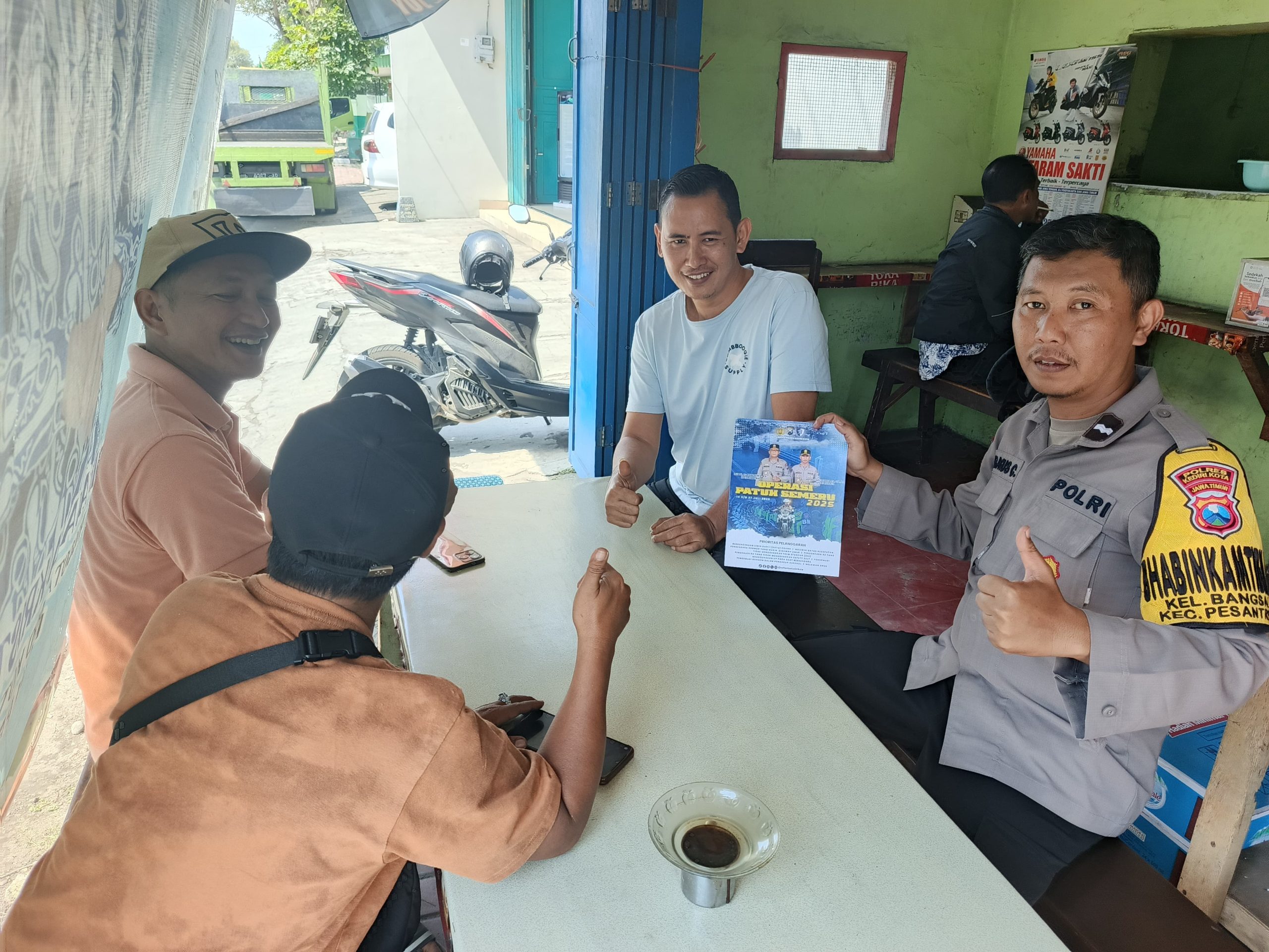 Operasi Patuh Semeru 2025 Sasar Warung hingga Layanan SKCK di Polsek Pesantren