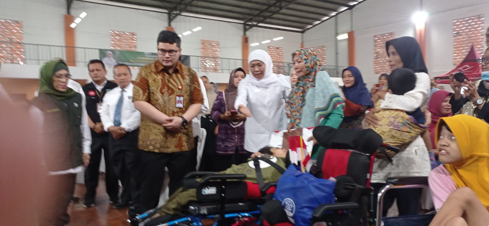 Mas Bup Dhito dampingi Gubernur Jatim Salurkan Bansos untuk Disabilitas dan Lansia