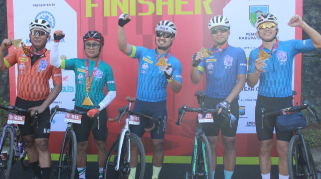 Kayuhan Tak Kenal Usia, Dwi Soetjipto dan Perjalanan Sunyi Menyelesaikan Kediri Dolo KOM 2025