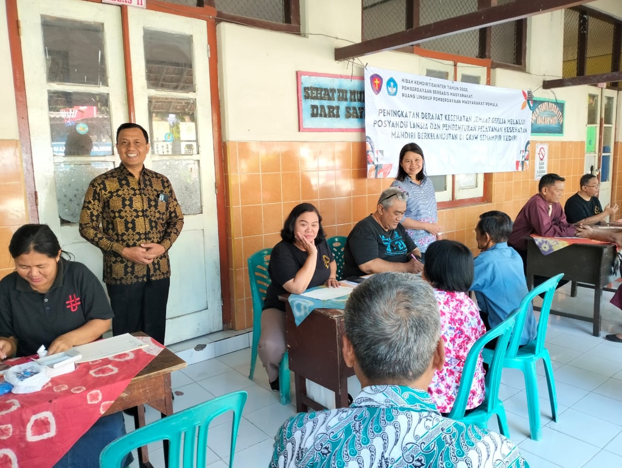Peningkatan Derajat Kesehatan Primer, Kemdiktisaintek bersama Stikes RS Baptis Bentuk Pelayanan Posyandu Lansia di GKJW Semampir