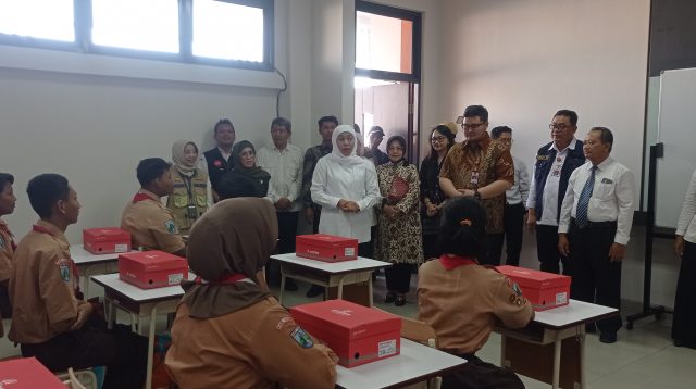Khofifah Puji Fasilitas SRMA di Kediri: Seperti Sekolah Internasional, Siswa Harus Lebih Unggul