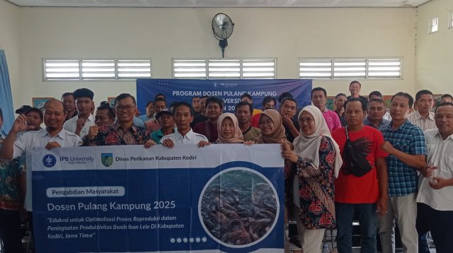 Tiga Pakar Perikanan IPB Beri Pelatihan kepada Pembudidaya Ikan Lele Kabupaten Kediri