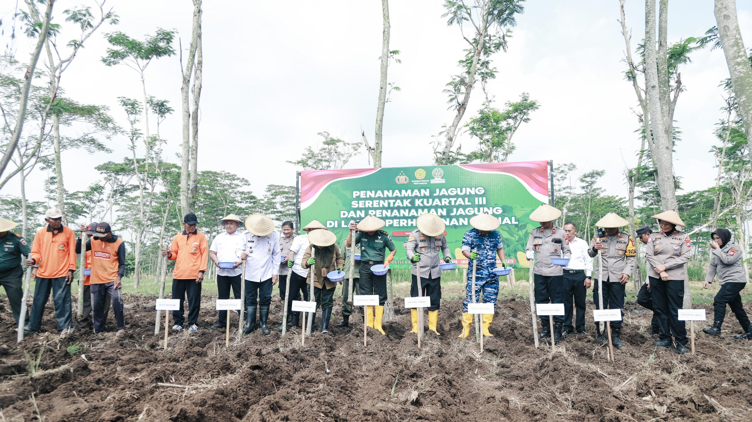 Polres Jombang Tanam Jagung Serentak Satu Juta Hektare, Dukung Swasembada Pangan Nasional