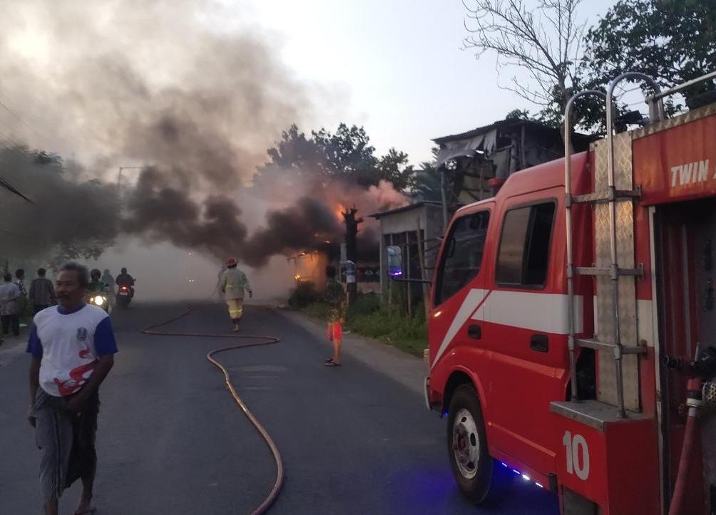 Bangunan Usaha Terbakar di Diwek, Ternyata ini Penyebabnya, Bikin Miris