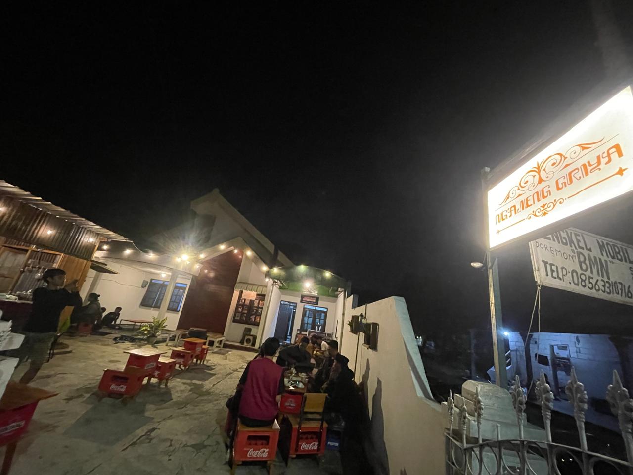 Ngopi Santai di Kedai Ngajeng Griya, Nongkrong Asyik Dekat Makam KH Wahab Chasbullah