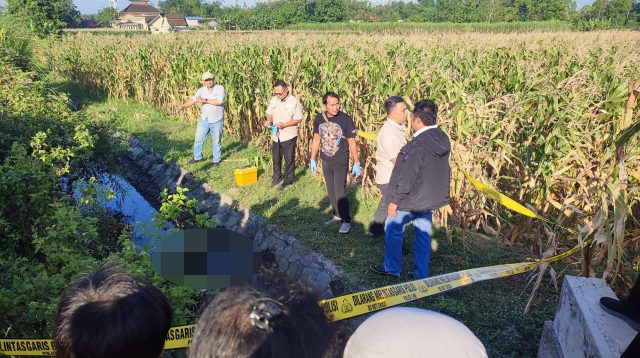 Warga Kediri Temukan Pria Tewas di Parit Sawah, Diduga Kecelakaan Tunggal