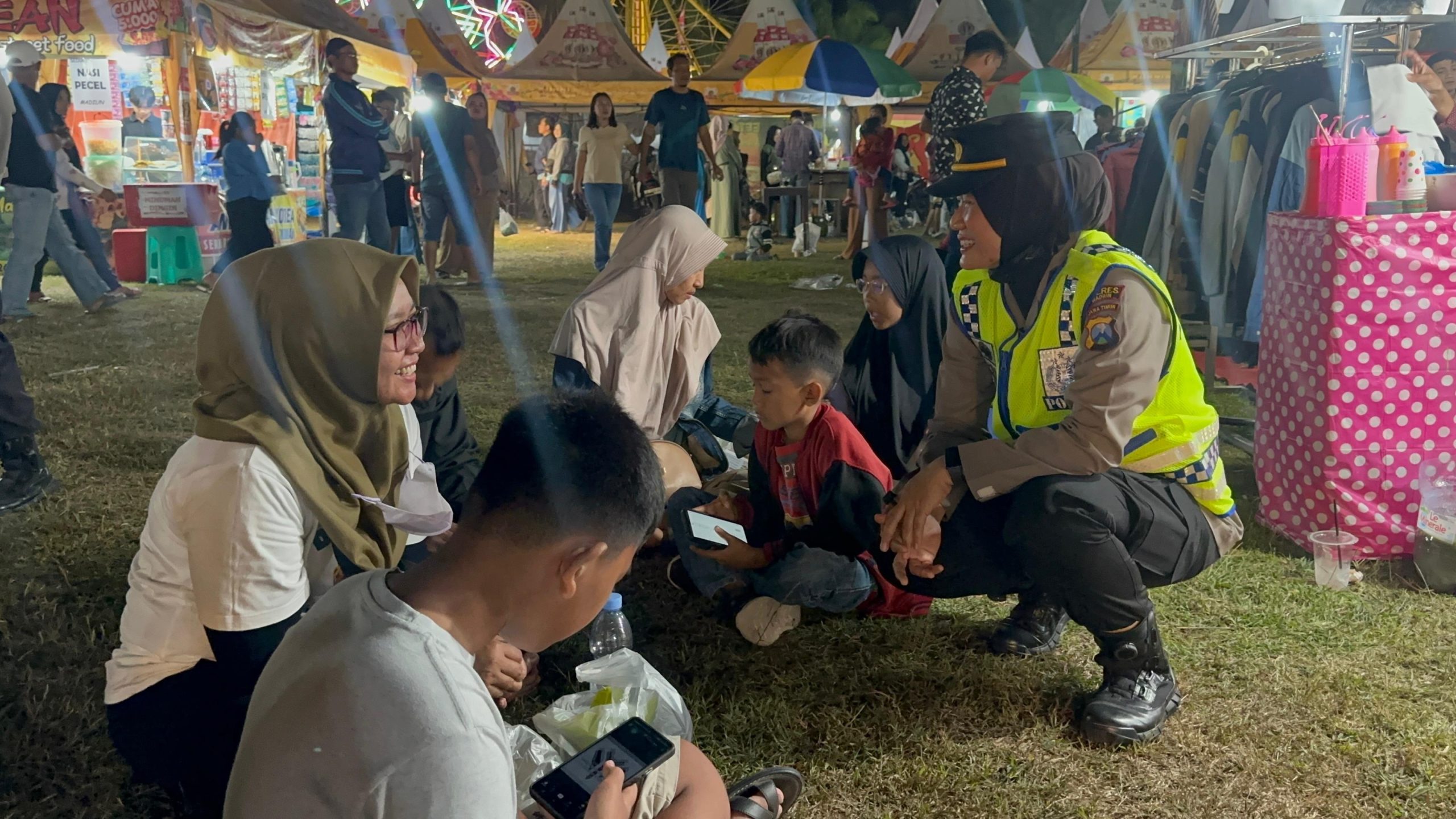 Polwan Polres Madiun Himbau Tertib Lalu Lintas dan Kamtibmas di SEPASMA Caruban