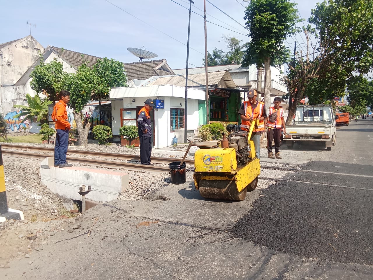 KAI Daop 7 Madiun Perbaiki 98 Perlintasan Sebidang, Target Selesai Jelang Natal 2025