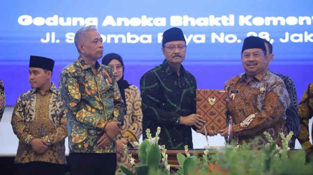 Sekolah Rakyat Hadir di Jombang, Bupati Teken MoU di Kemensos