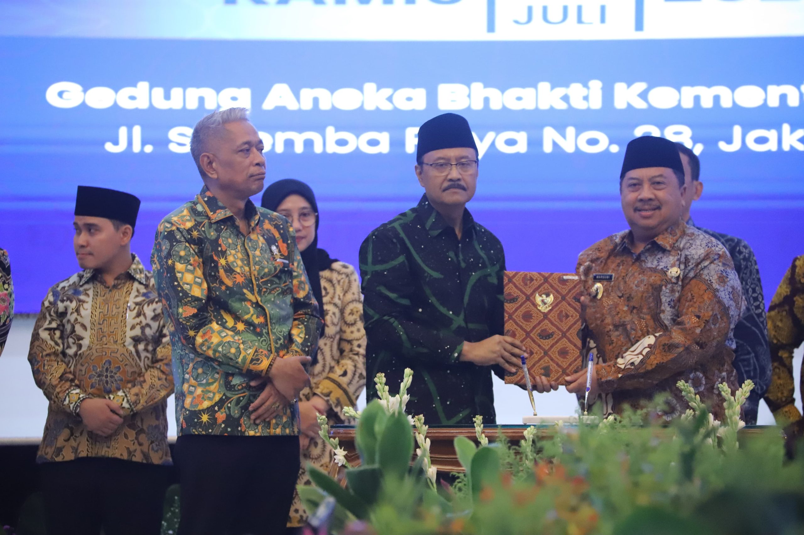 Sekolah Rakyat Hadir di Jombang, Bupati Teken MoU di Kemensos