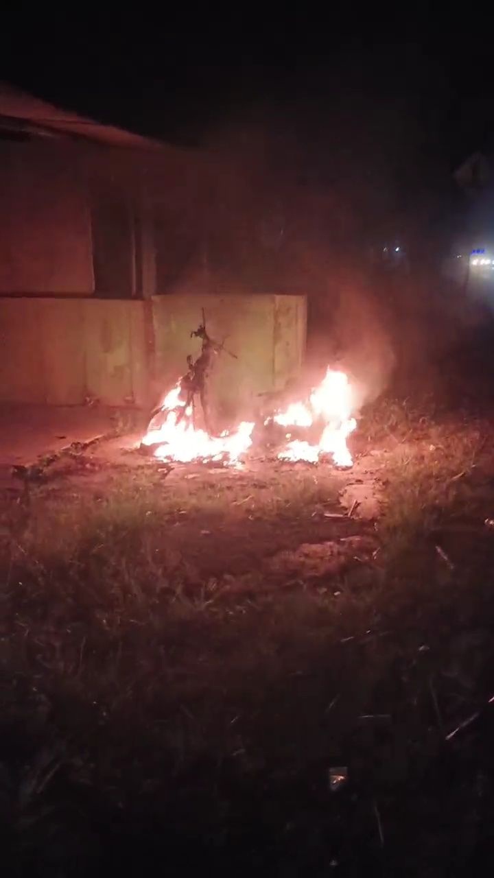 Motor Matic Ditemukan Terbakar di Jalan Raya Ploso Jombang, Polisi Duga Pembakaran Disengaja
