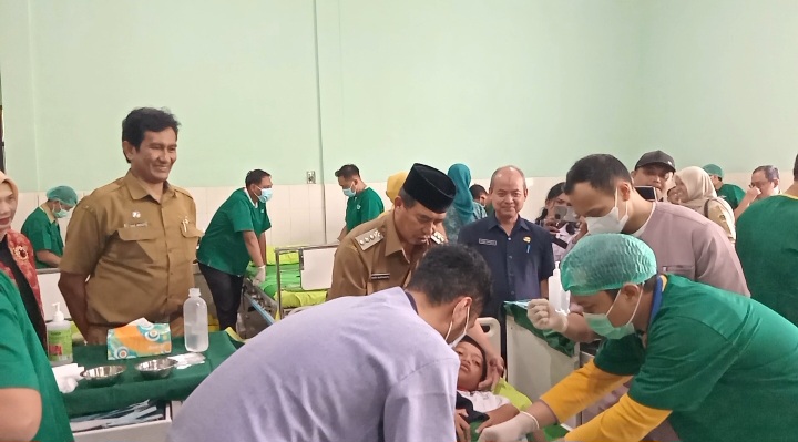 Peringati Hari Jadi ke-457 dan Kesatuan Gerak PKK Kabupaten Madiun, RSUD Caruban Gelar Khitan Massal