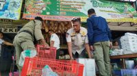 Satpol PP Ponorogo Tertibkan PKL yang Ganggu Trotoar Pejalan Kaki