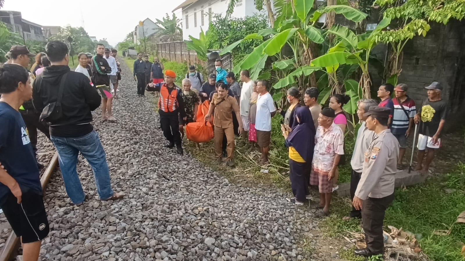 Hendak Menyeberang Rel, Perempuan Lansia di Tulungagung Tewas Tertemper KA Malabar