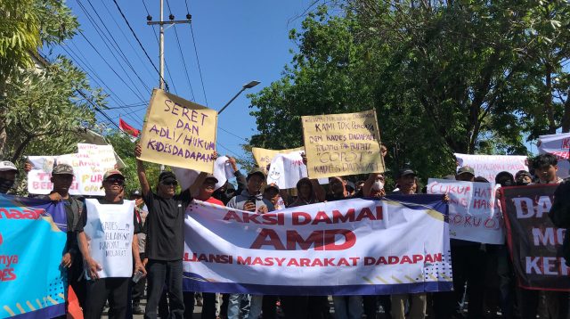 demo di warga desa dadapan nganjuk