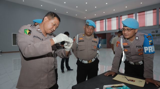 Sebanyak 32 Anggota Polres Blitar Jalani Tes Urine, Bid Propam Polda Jatim Lakukan Inspeksi Internal