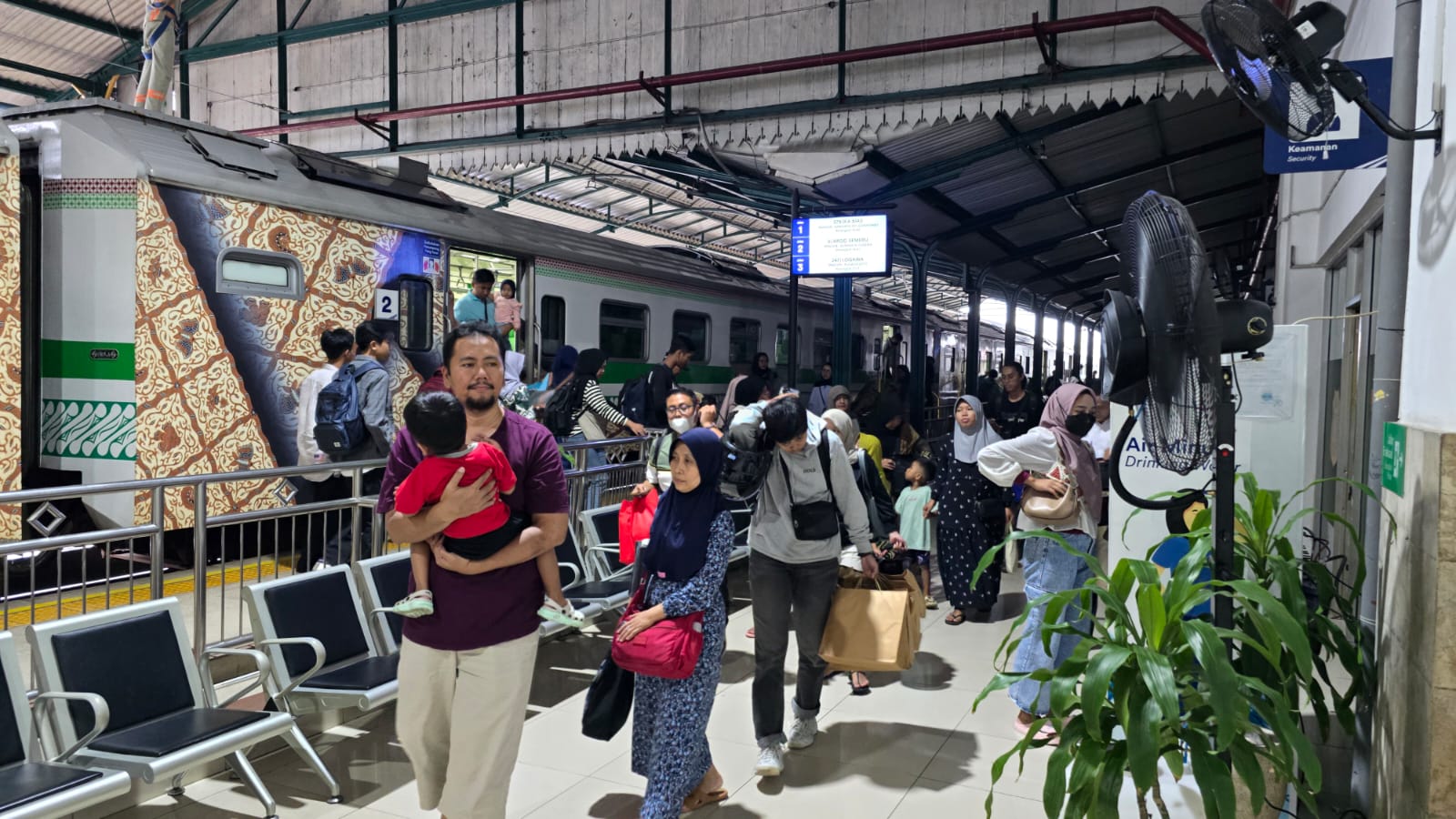 KAI Daop 7) Curi Perhatian Masyarakat, KA BIAS Layani 153.254 Sejak Januari - Juni, Berikut Datanya