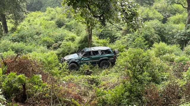 mobil terjun ke jurang di Malang