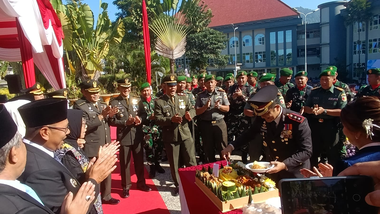 tumpeng Hari Bhayangkara Polres Batu di Balai Kota Among Tani