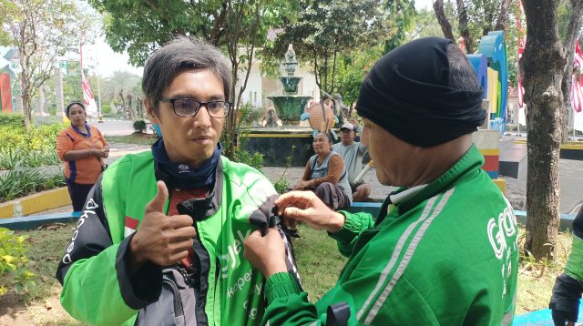 Berduka untuk Affan, Ojol Lamongan Gelar Aksi Damai dan Doa Bersama