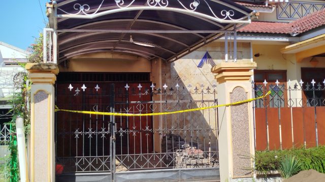 Diduga Granat Ditemukan di Rumah Kosong Blimbing, Gegana Polda Jatim Lakukan Evakuasi