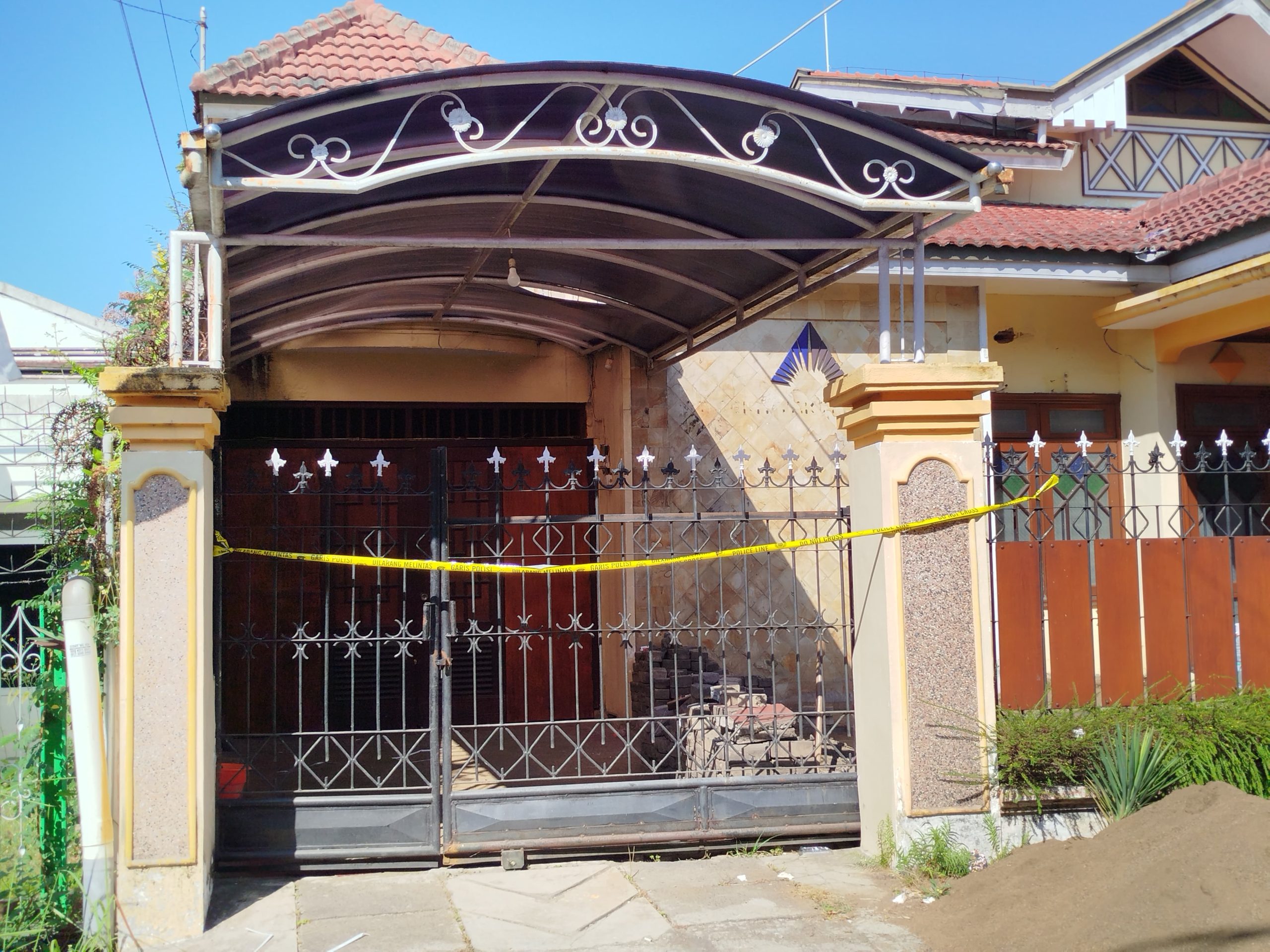 Diduga Granat Ditemukan di Rumah Kosong Blimbing, Gegana Polda Jatim Lakukan Evakuasi