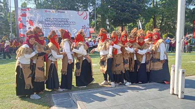 Dharma Wanita Persatuan Kota Kediri Meriahkan HUT ke-80 RI dengan Jalan Sehat dan Lomba Hiburan