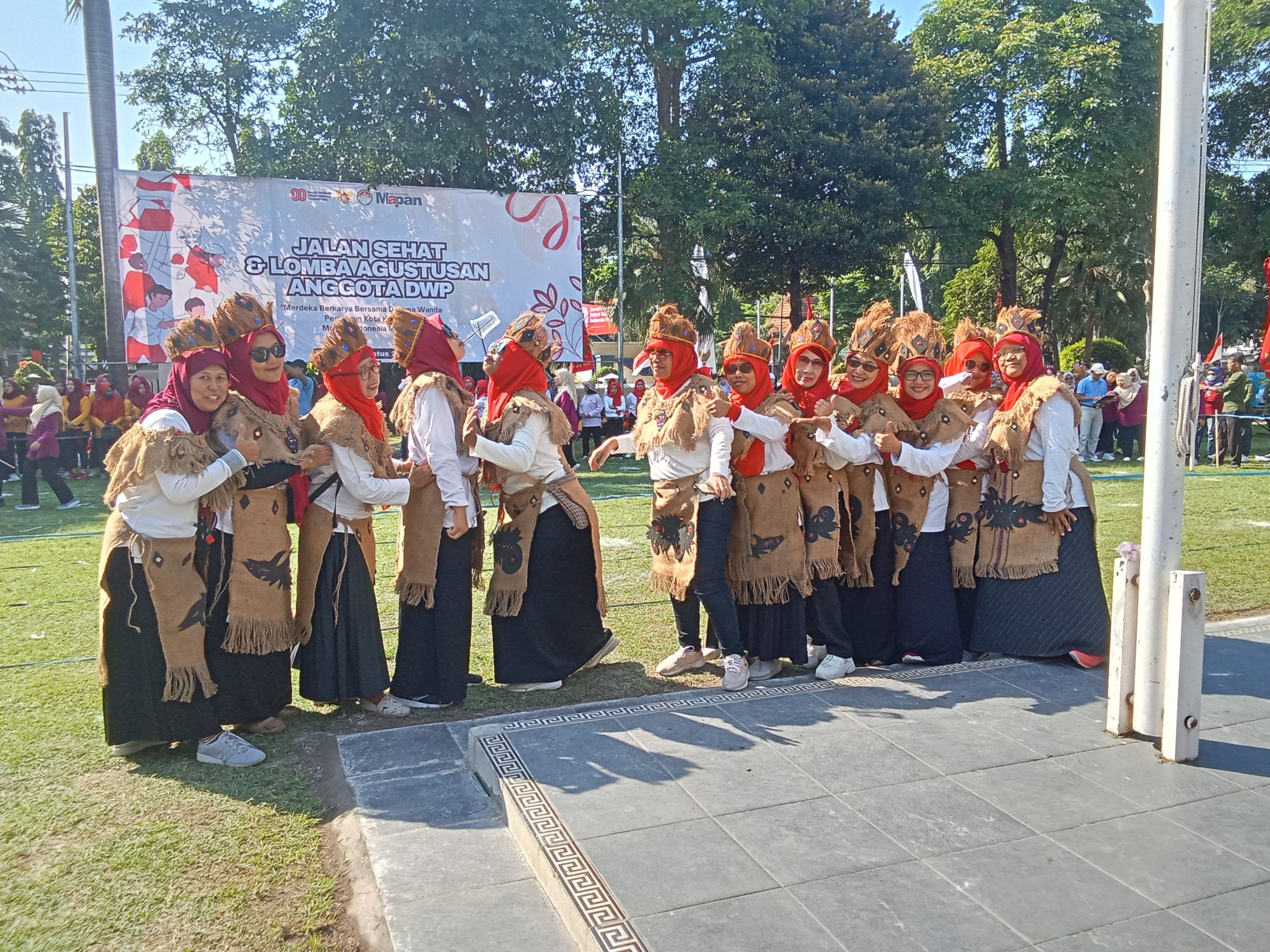 Dharma Wanita Persatuan Kota Kediri Meriahkan HUT ke-80 RI dengan Jalan Sehat dan Lomba Hiburan