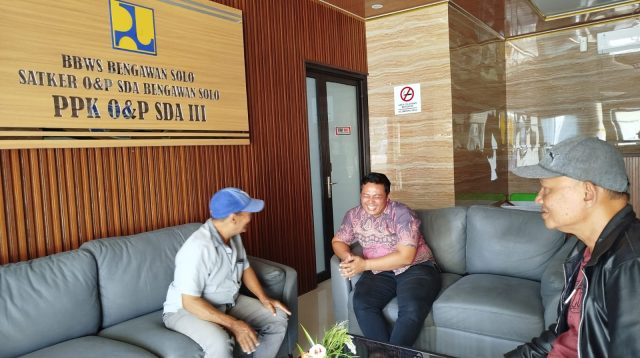 LSM Pedal Desak BBWS Bengawan Solo Buka Data Izin Pengerukan Bantaran Sungai Madiun