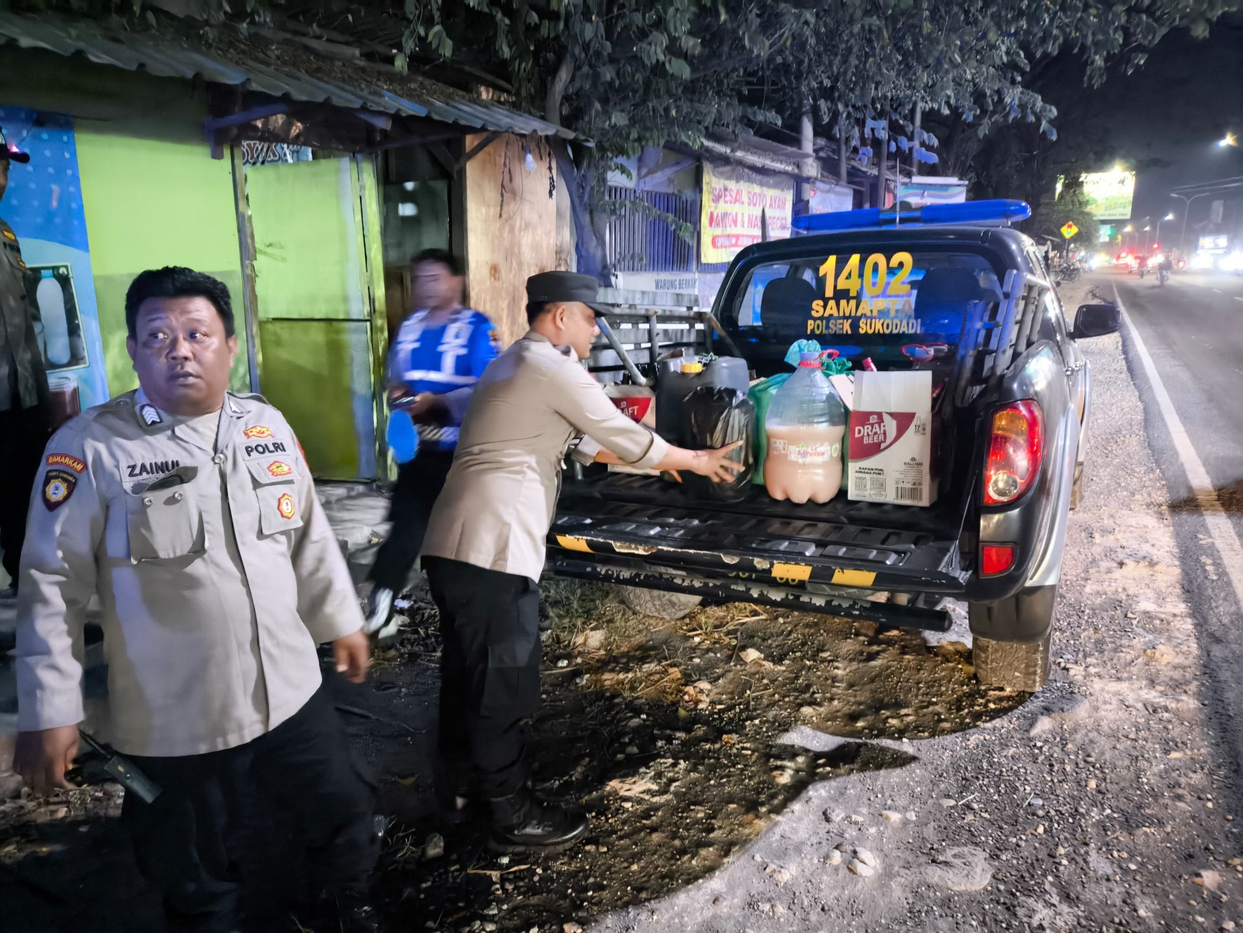 Razia Miras di Lamongan, Polsek Sukodadi Amankan Puluhan Liter Miras Berbagi Merek