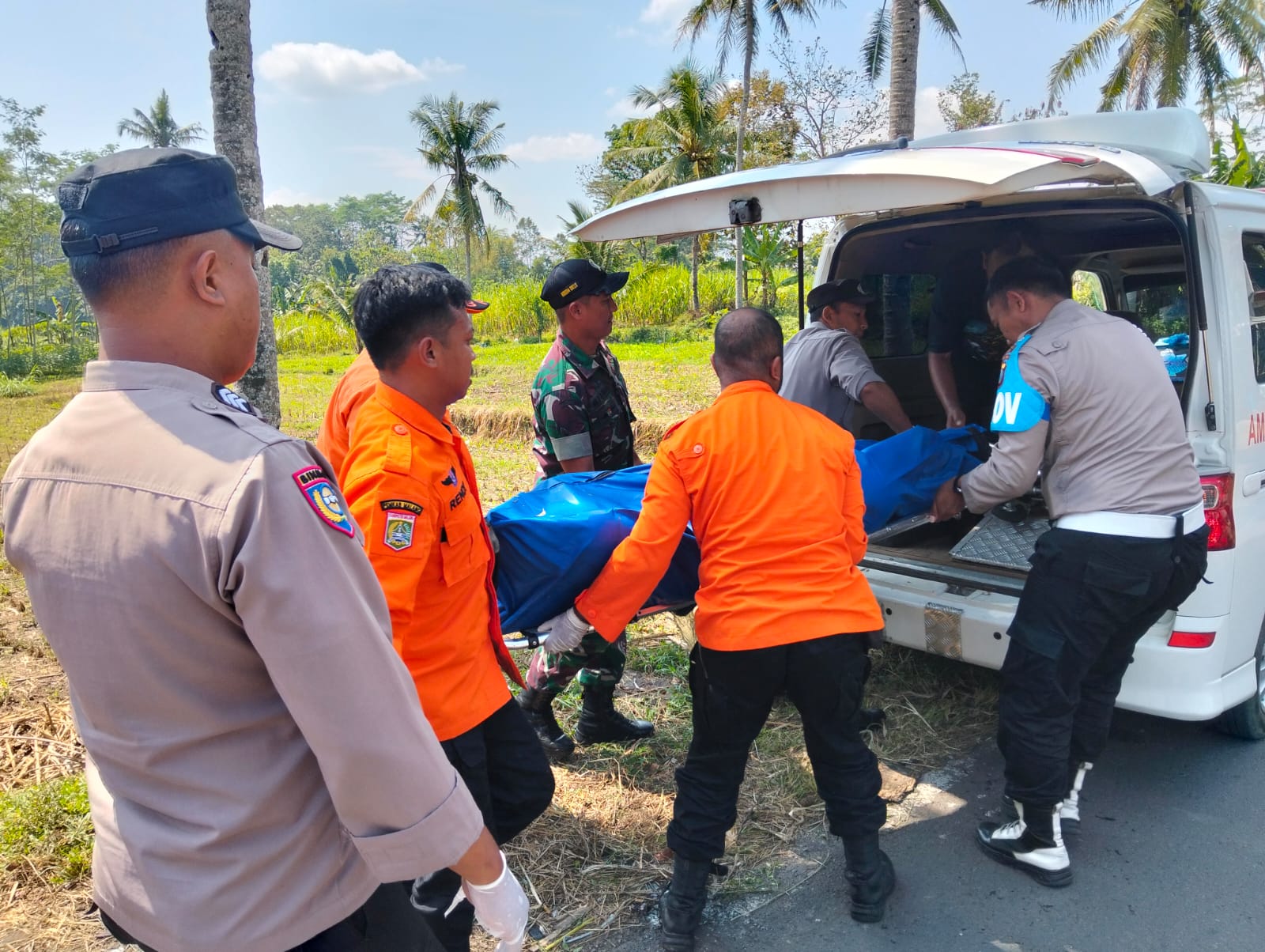 Mayat Pria Bertato Ditemukan Mengambang di Sungai Brantas Malang