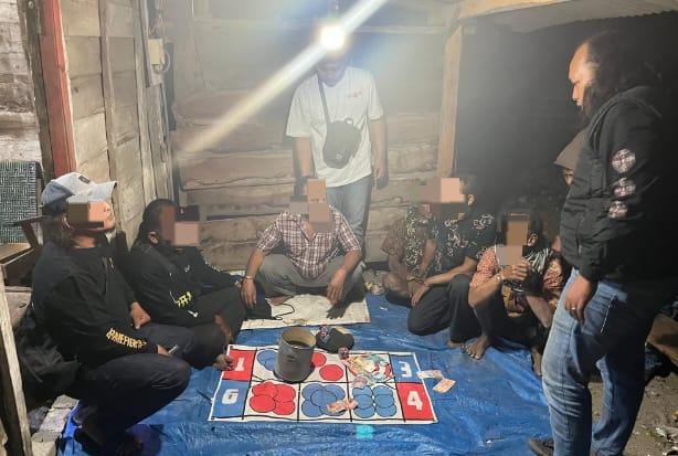 Gerebek Judi Dadu di Ngluyu, Enam Pelaku Digelandang ke Polres Nganjuk