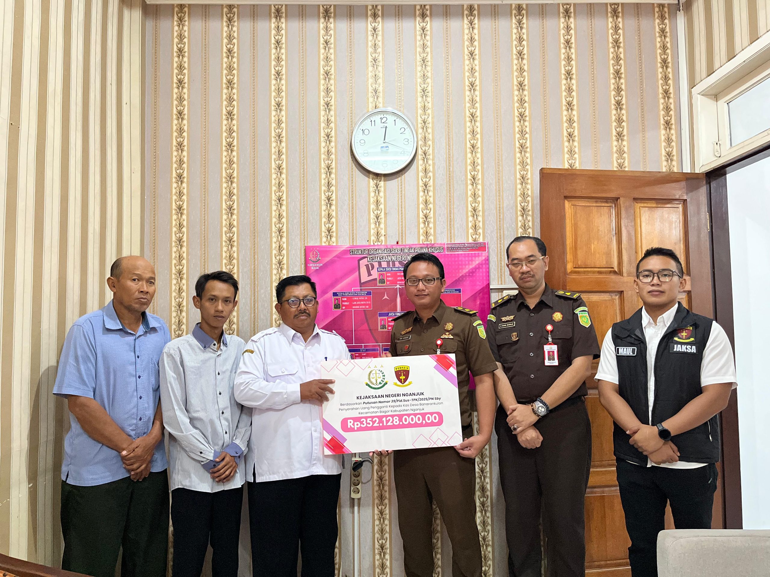 Mantan Kades Korupsi, Kejari Nganjuk Kembalikan Rp352 Juta ke Desa Banarankulon