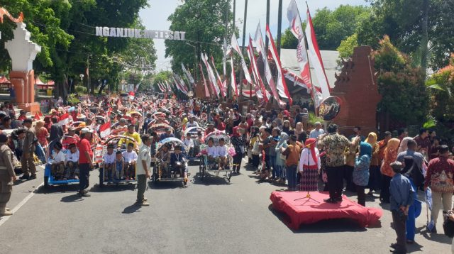 Ratusan Anak di Nganjuk Ikuti Khitan Massal Gratis HUT ke-80 RI