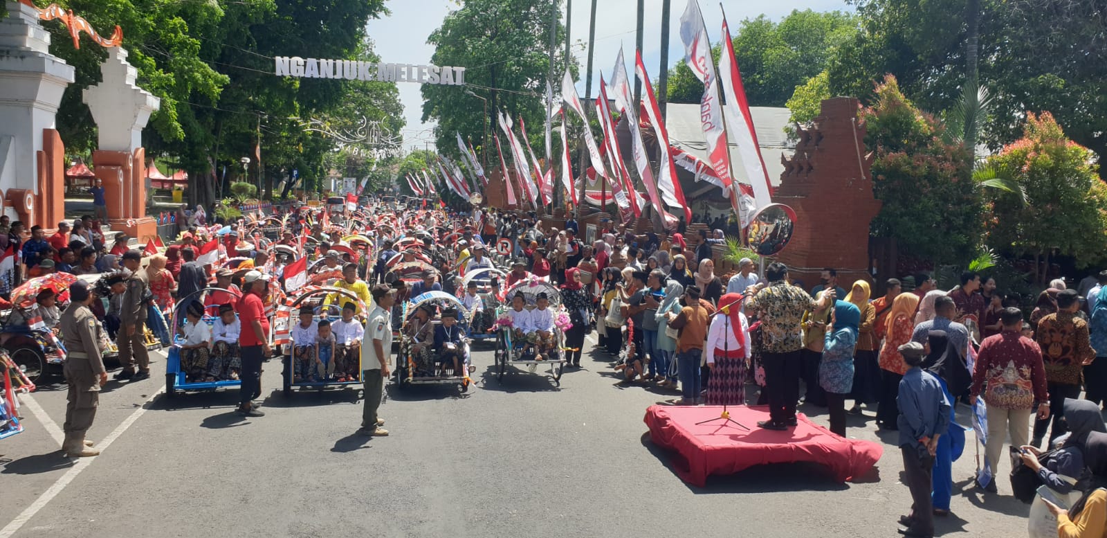 Ratusan Anak di Nganjuk Ikuti Khitan Massal Gratis HUT ke-80 RI