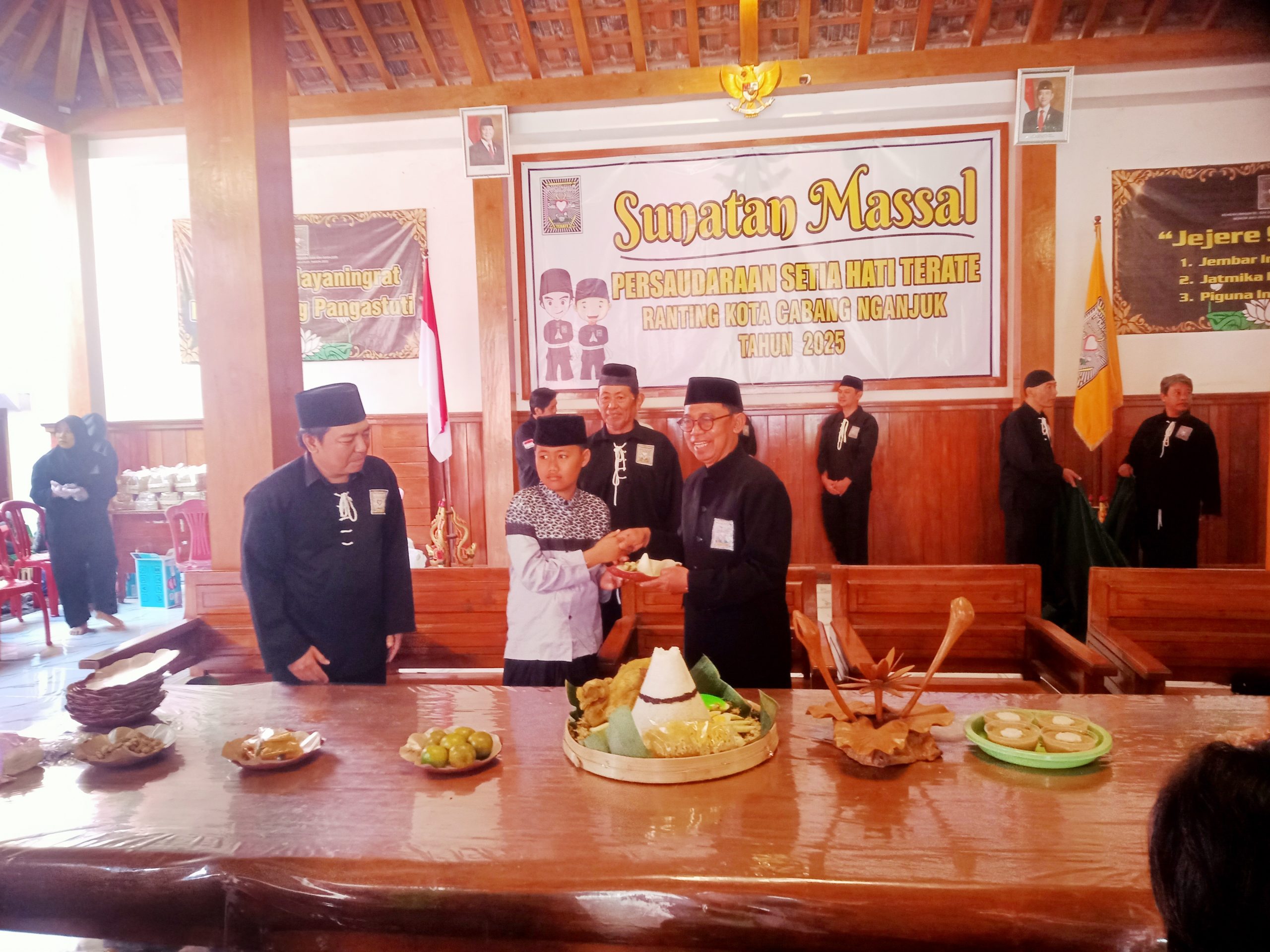 Tasyakuran Warga Baru Tahun 2025, PSHT Ranting Nganjuk Kota Gelar Sunatan Massal
