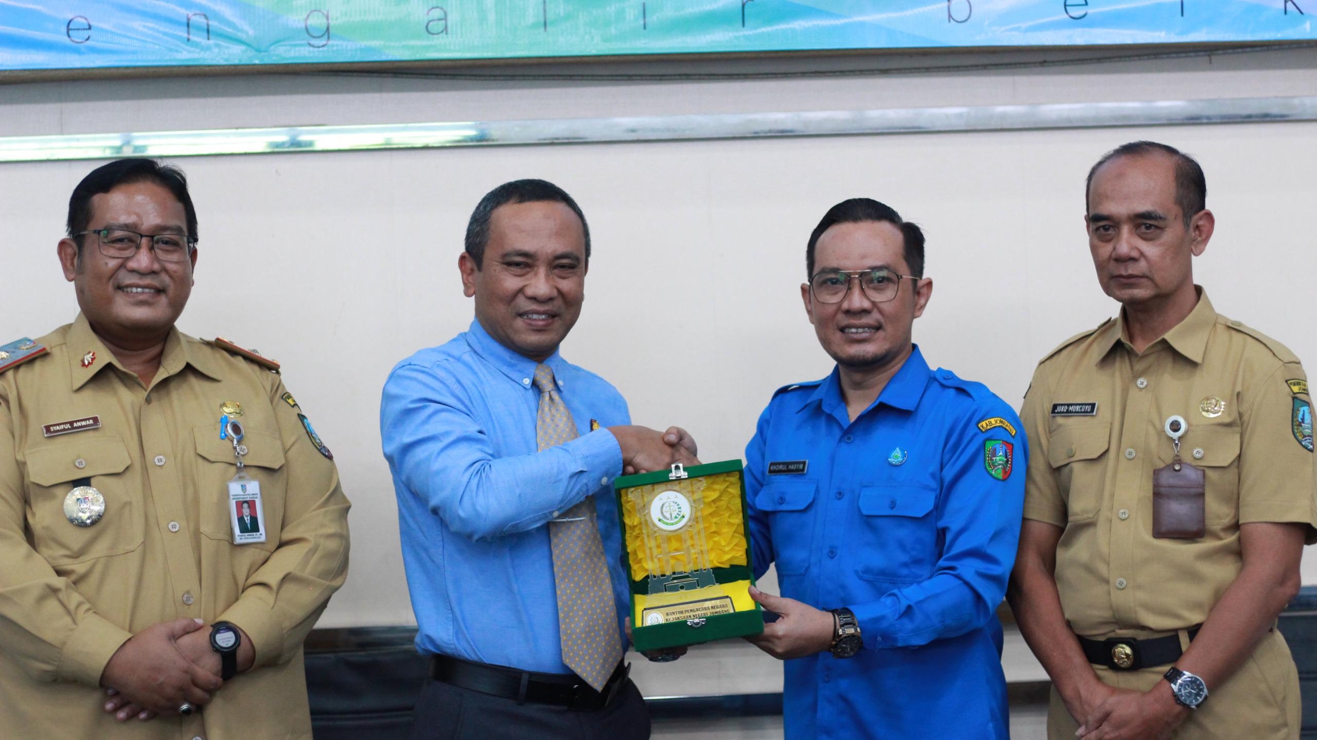 Perkuat Tata Kelola, Perumdam Tirta Kencana Gandeng Kejari