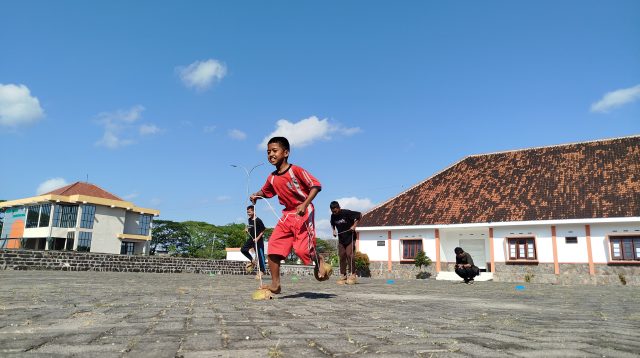 SR Ponorogo Meriahkan HUT ke-80 RI dengan Lomba Tradisional, Tanamkan Semangat Perjuangan pada Siswa