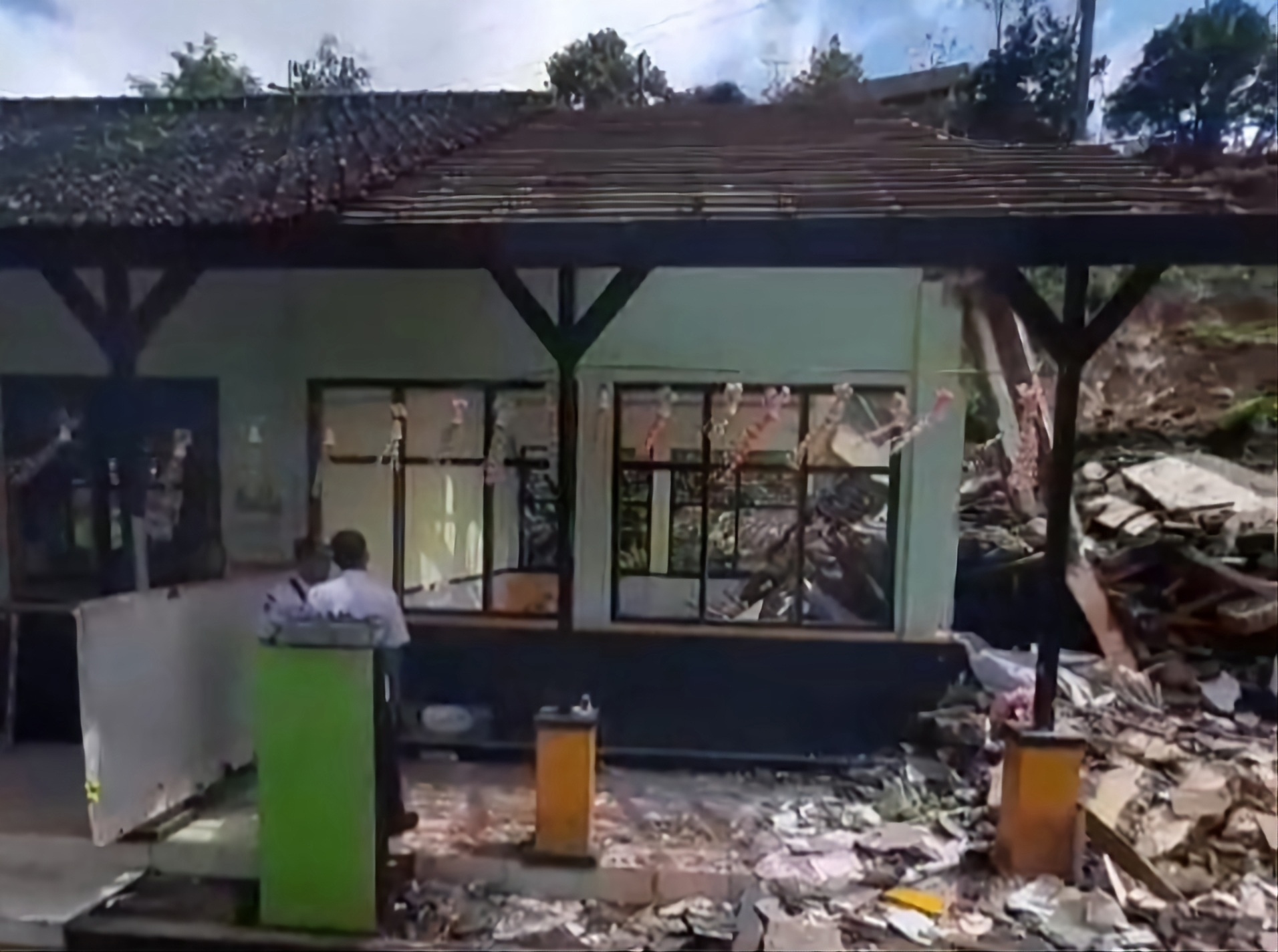 Hujan Deras Picu Longsor di Tulungagung, 8 Rumah Rusak dan Sekolah Ambruk
