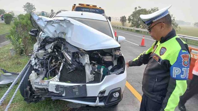 Menyelamatkan Diri dari Mobil Terguling, Perempuan Tewas Disambar Mobil 