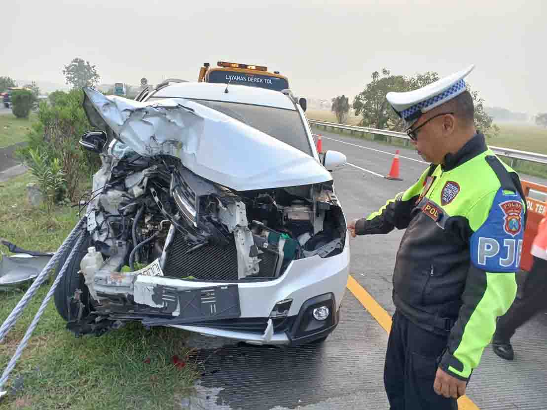 Menyelamatkan Diri dari Mobil Terguling, Perempuan Tewas Disambar Mobil 